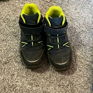 Amazon brand hiking boots. Size 13 little kids.